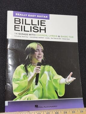Billie Eilish Really Easy Guitar Series - 14 Songs - Hal Leonard - 00034635114